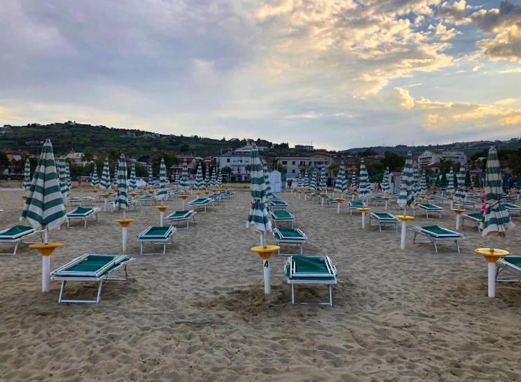 Hotel Royal Vasto Buitenkant foto