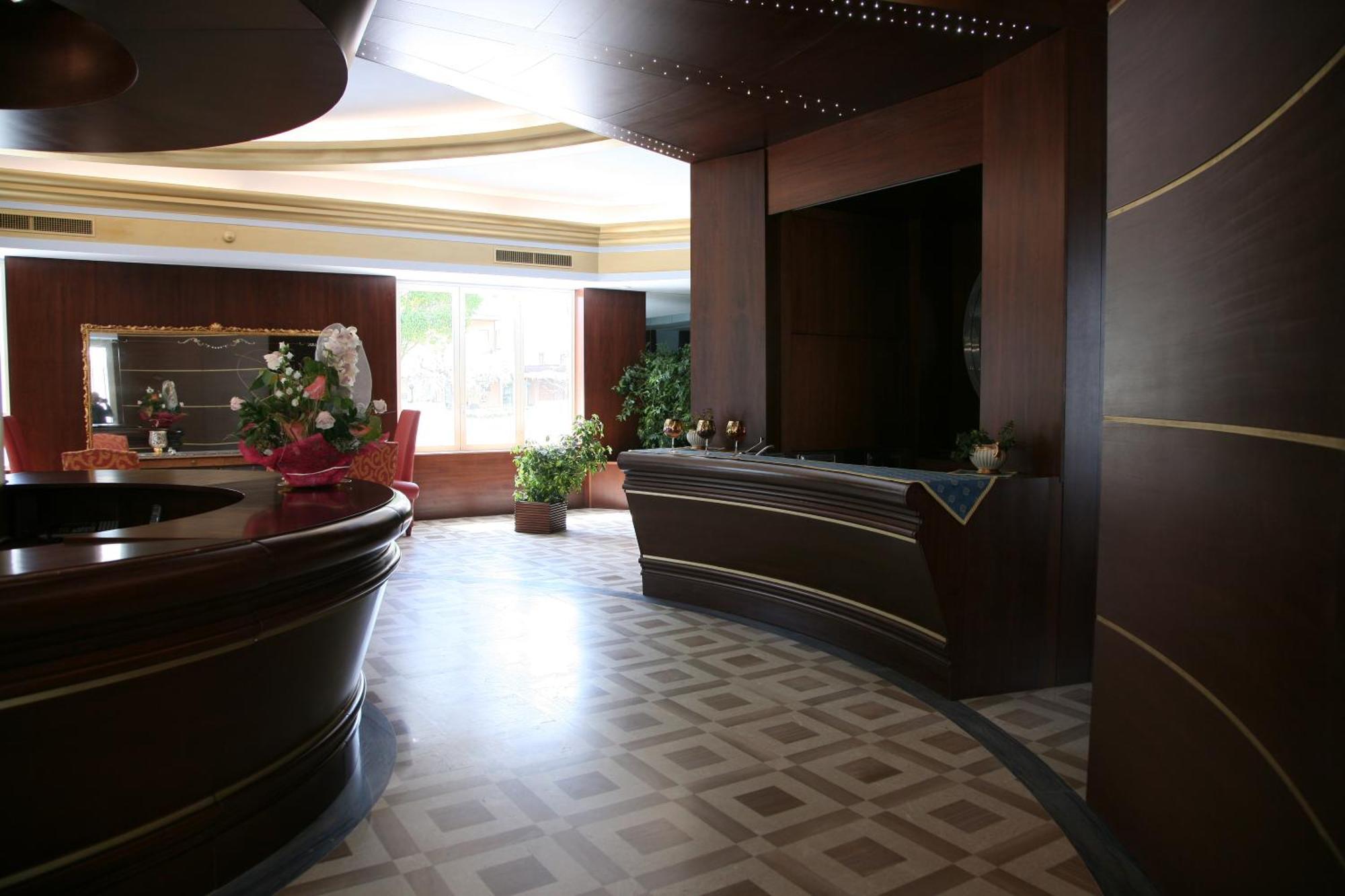 Hotel Royal Vasto Buitenkant foto