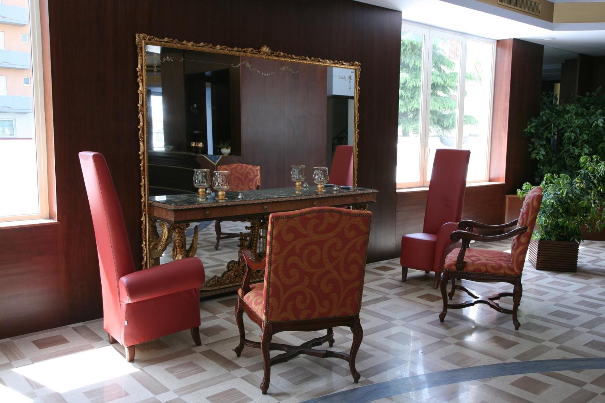 Hotel Royal Vasto Buitenkant foto
