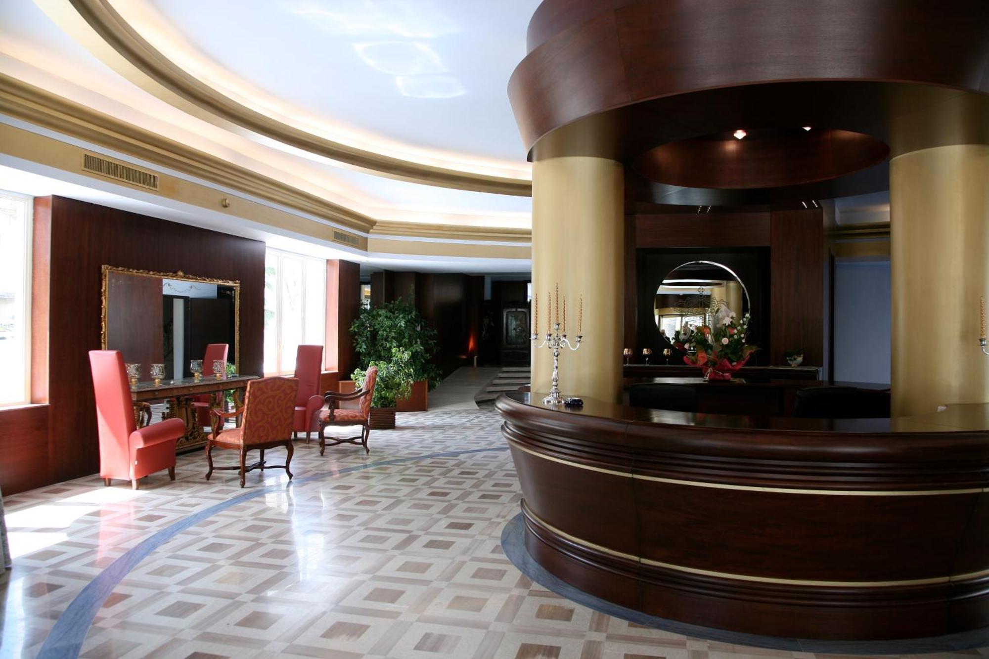 Hotel Royal Vasto Buitenkant foto